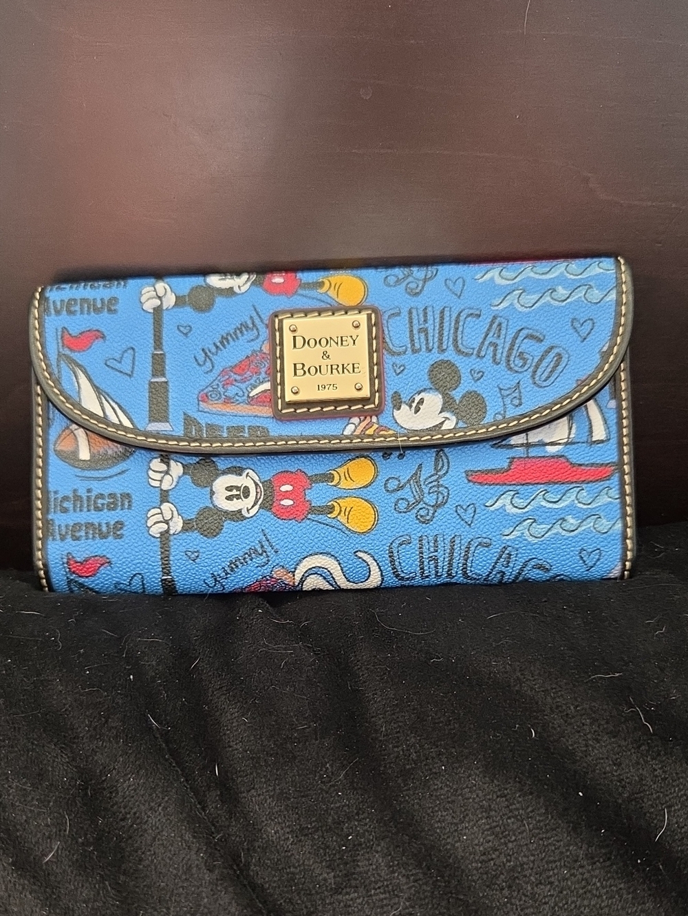 Disney Parks x Dooney & Bourke Mickey Mouse Chicago 21 Clutch Wallet - Excellent